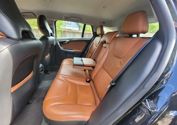 Volvo V60 cena 29800 przebieg: 254000, rok produkcji 2011 z Opoczno małe 436